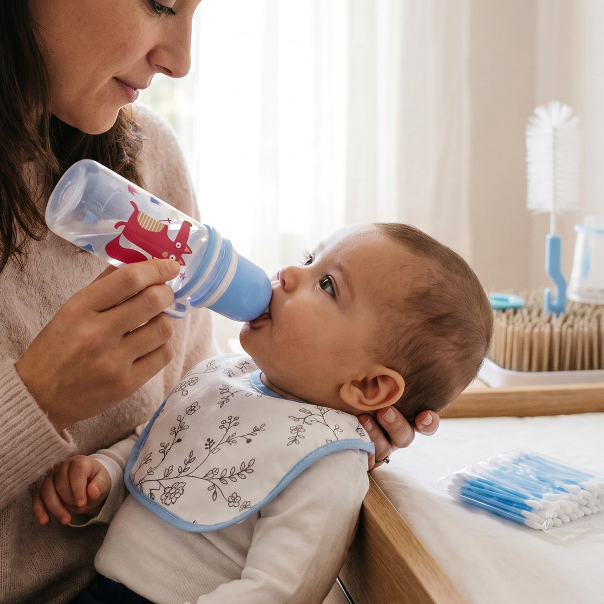 Bib and cotton buds from the feeding set